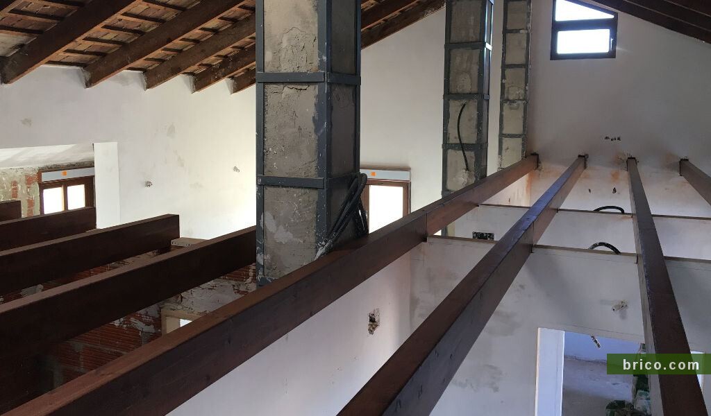 Construcción de altillo de madera