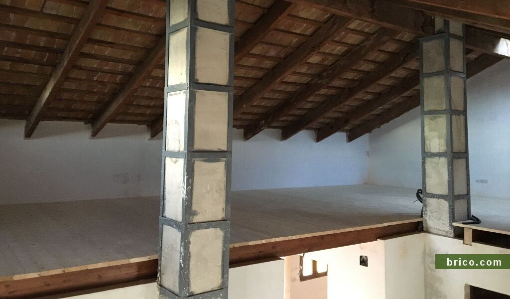 Altillo de madera acabado tarima de abeto