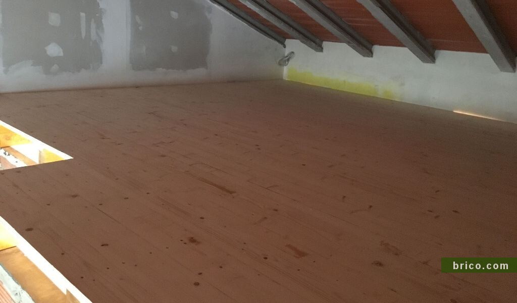 Altillo de madera acabado tarima de abeto