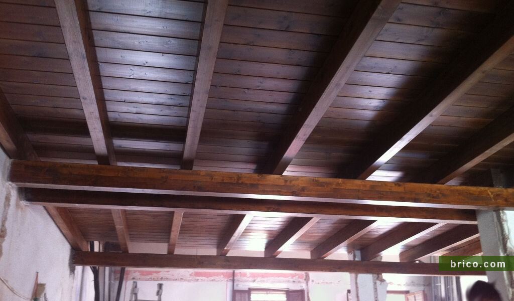 Acabado inferior altillo de madera