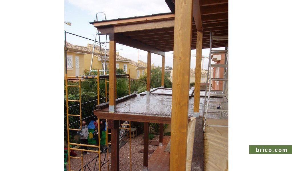 Construcción altillo de madera adosado