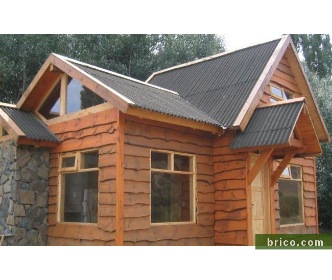 Onducober negro en casa de madera