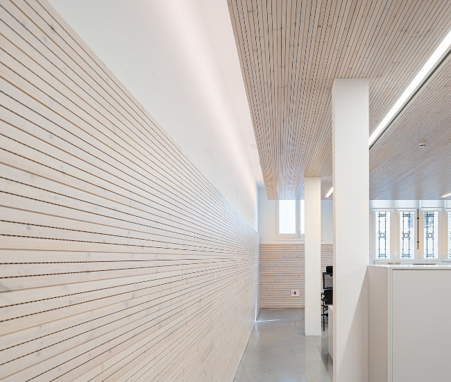 Revestimiento R2T16 en oficinas